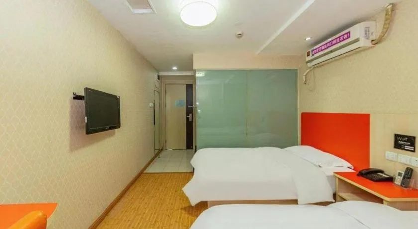 Bed in Shell Hotel Shanghai Expo Changqing Road Metro Station