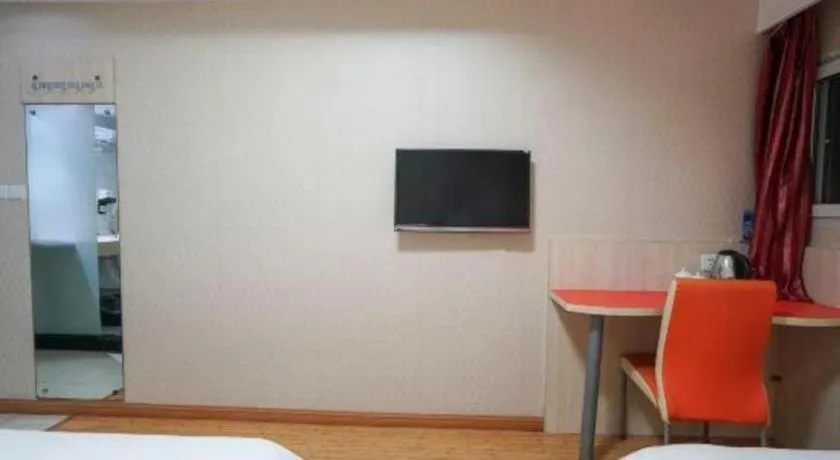 Bed in Shell Hotel Shanghai Expo Changqing Road Metro Station