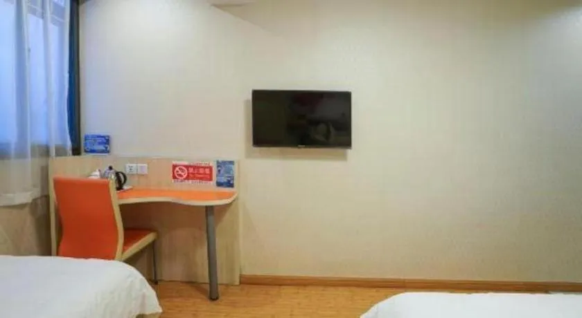 Bed in Shell Hotel Shanghai Expo Changqing Road Metro Station