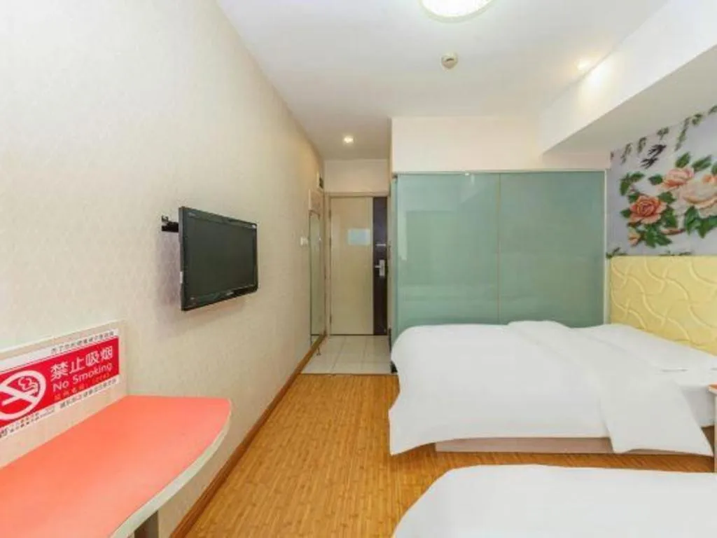 Bed in Shell Hotel Shanghai Expo Changqing Road Metro Station