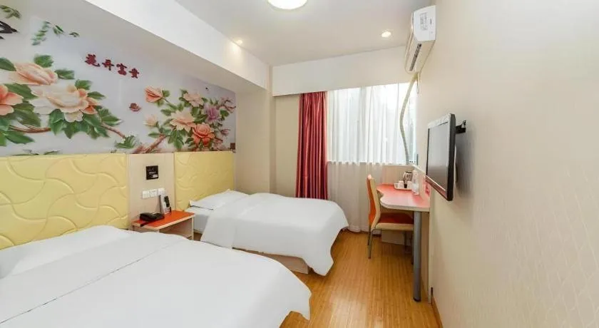 Bed in Shell Hotel Shanghai Expo Changqing Road Metro Station