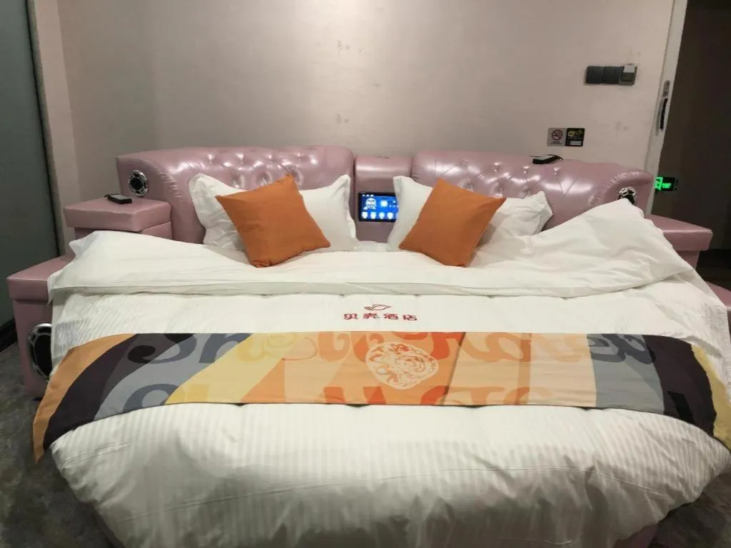 Bed in Shell Hotel Shanghai Jinshan Wanda Plaza