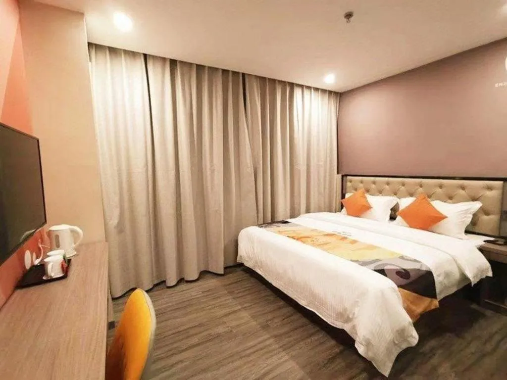 Bed in Shell Hotel Shanghai Jinshan Wanda Plaza
