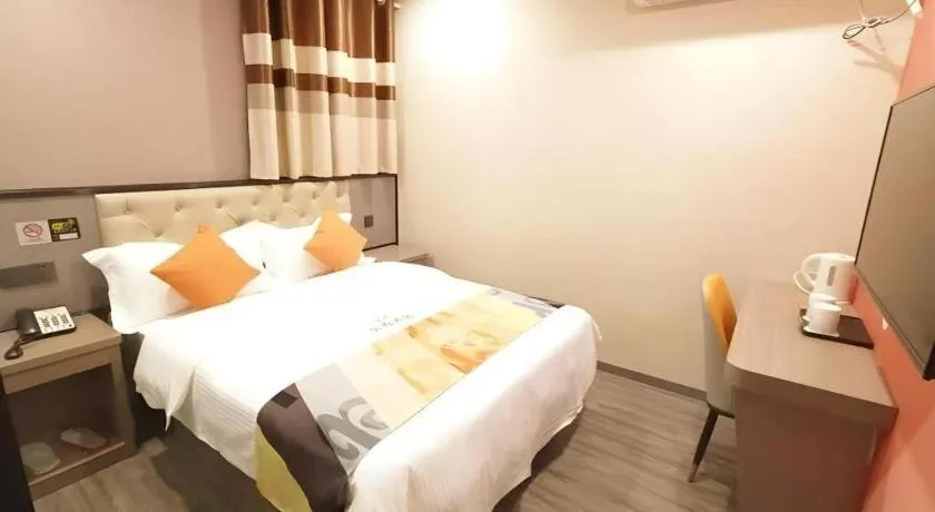 Bed in Shell Hotel Shanghai Jinshan Wanda Plaza