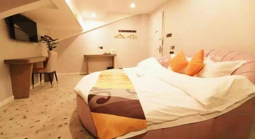 Bed in Shell Hotel Shanghai Jinshan Wanda Plaza