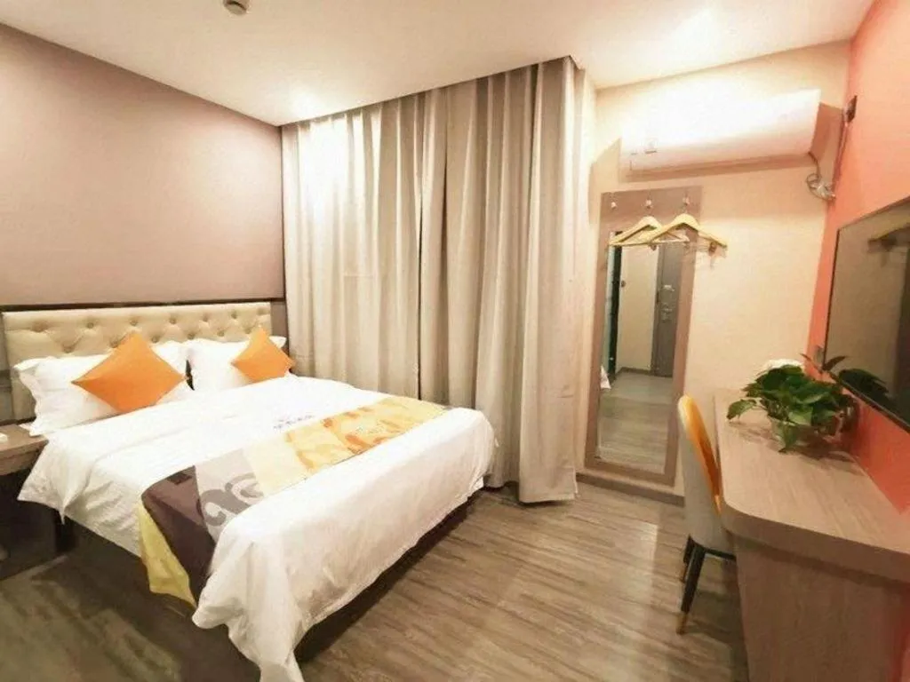 Bed in Shell Hotel Shanghai Jinshan Wanda Plaza