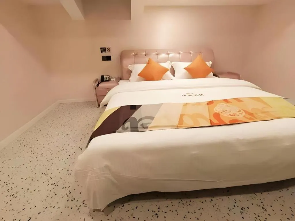 Bed in Shell Hotel Shanghai Jinshan Wanda Plaza