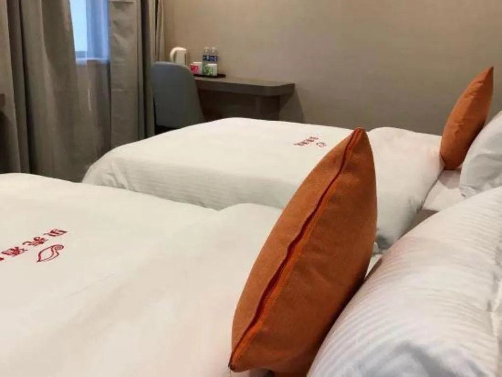 Bed in Shell Hotel Shanghai Jinshan Wanda Plaza