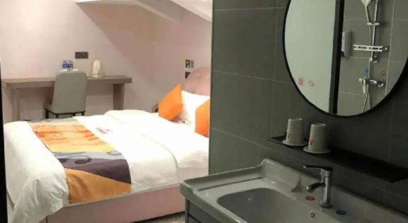 Bed in Shell Hotel Shanghai Jinshan Wanda Plaza