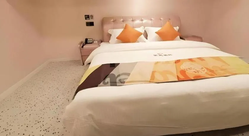 Bed in Shell Hotel Shanghai Jinshan Wanda Plaza