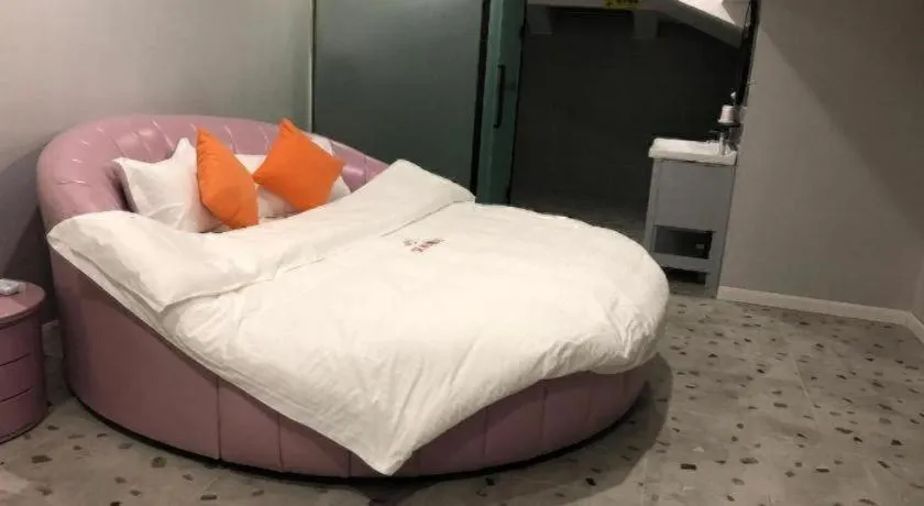 Bed in Shell Hotel Shanghai Jinshan Wanda Plaza