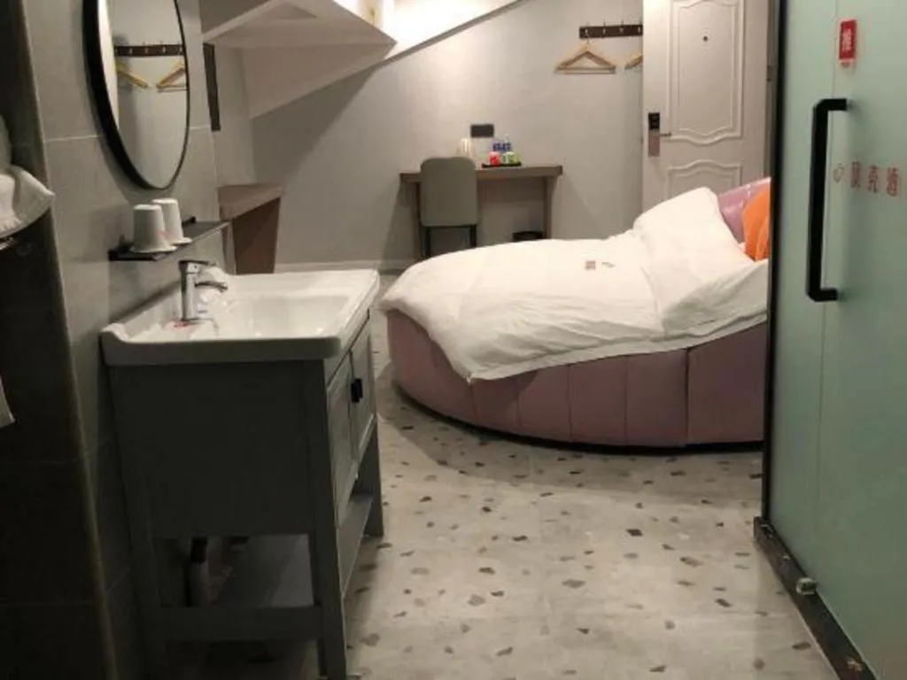 Bed in Shell Hotel Shanghai Jinshan Wanda Plaza