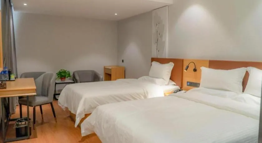 Bed in GreenTree Inn Express Datong High-Speed Railway Station Old City Wall