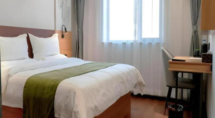 Bed in GreenTree Inn Express Datong High-Speed Railway Station Old City Wall