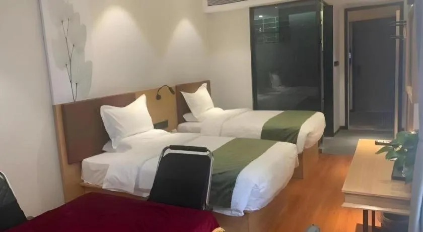 Bed in GreenTree Inn Express Datong High-Speed Railway Station Old City Wall