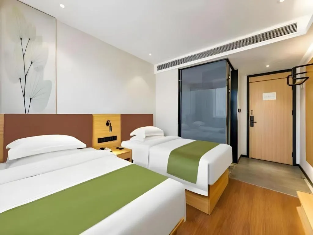 Bed in GreenTree Inn Express Datong High-Speed Railway Station Old City Wall