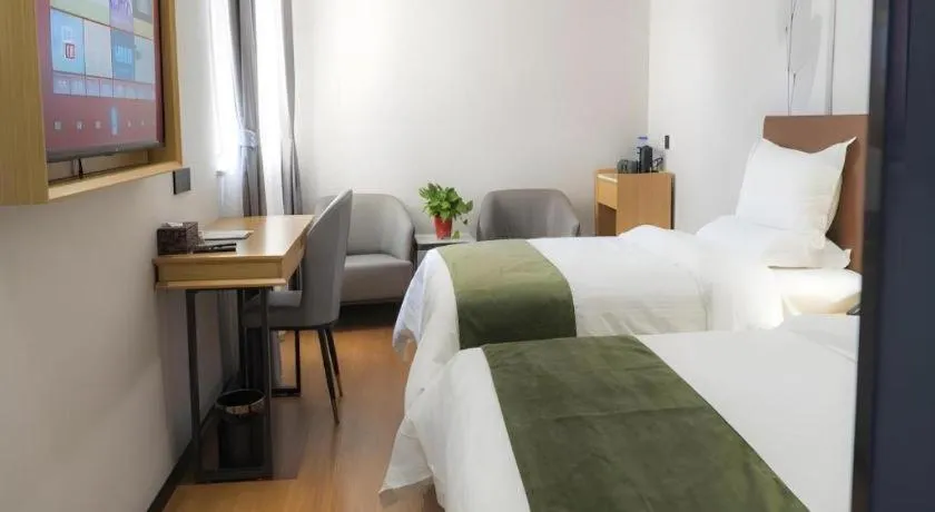 Bed in GreenTree Inn Express Datong High-Speed Railway Station Old City Wall