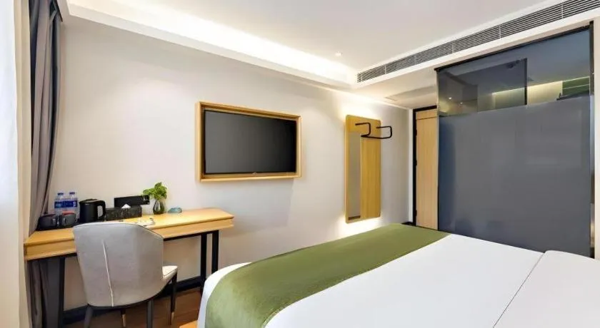 Bed in GreenTree Inn Express Datong High-Speed Railway Station Old City Wall