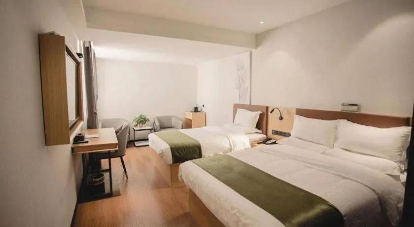 Bed in GreenTree Inn Express Datong High-Speed Railway Station Old City Wall