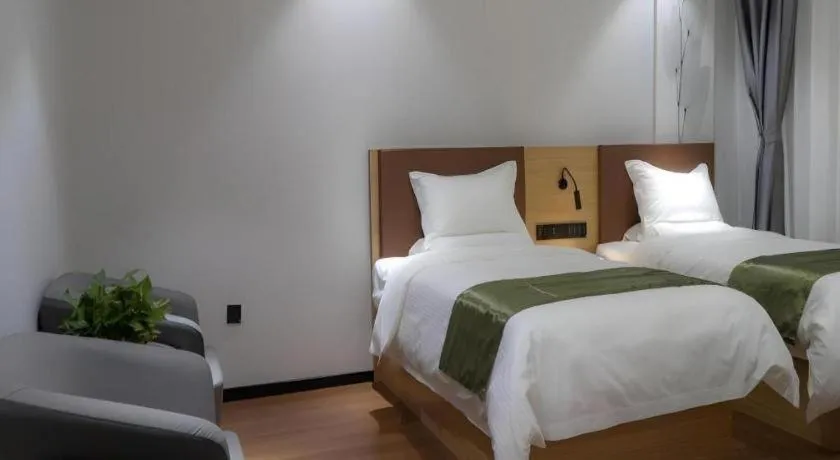 Bed in GreenTree Inn Express Datong High-Speed Railway Station Old City Wall