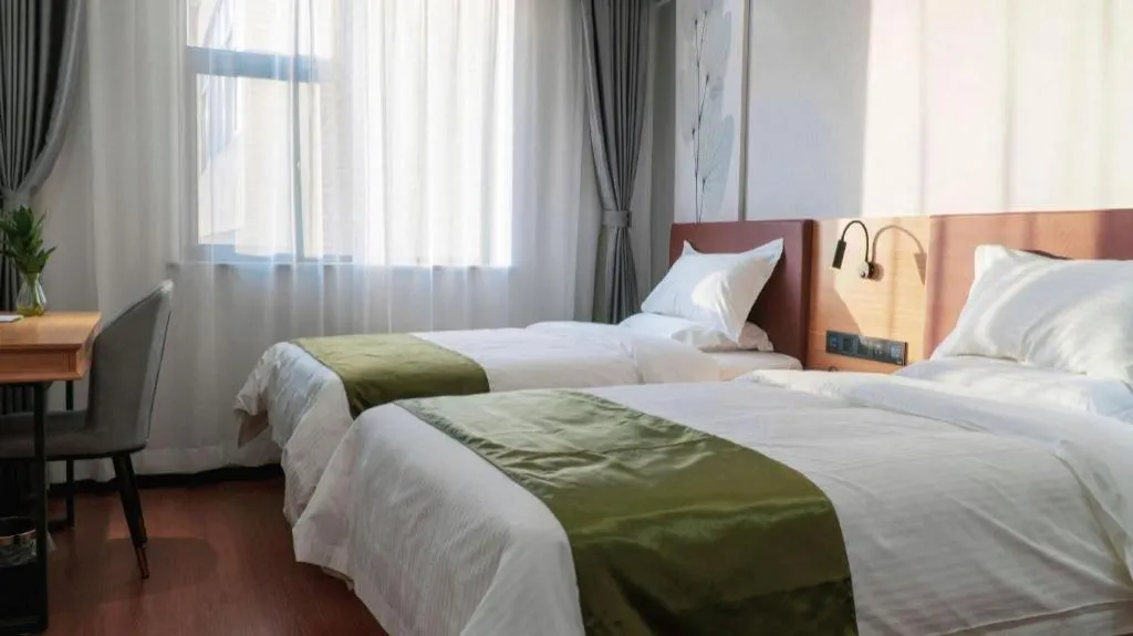 Bed in GreenTree Inn Express Datong High-Speed Railway Station Old City Wall