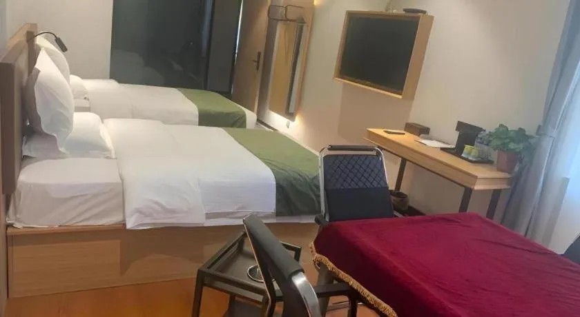 Bed in GreenTree Inn Express Datong High-Speed Railway Station Old City Wall