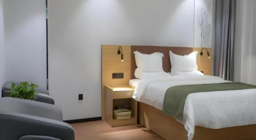 Bed in GreenTree Inn Express Datong High-Speed Railway Station Old City Wall