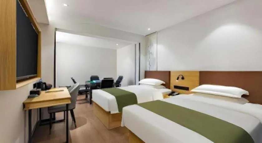 Bed in GreenTree Inn Express Datong High-Speed Railway Station Old City Wall