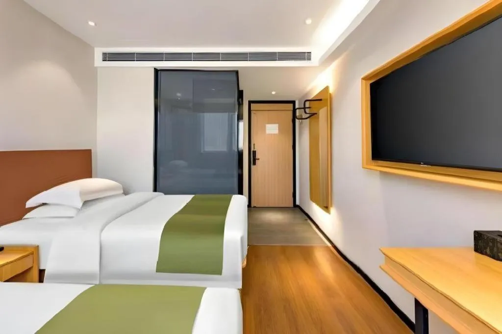 Bed in GreenTree Inn Express Datong High-Speed Railway Station Old City Wall