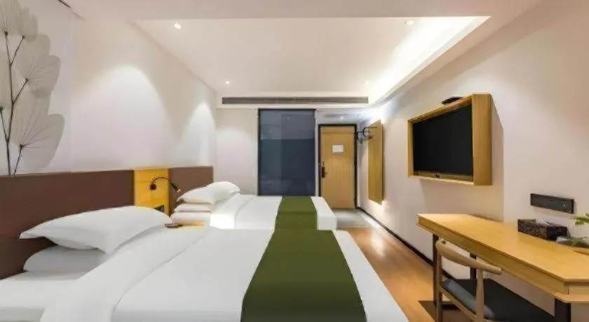 Bed in GreenTree Inn Express Datong High-Speed Railway Station Old City Wall