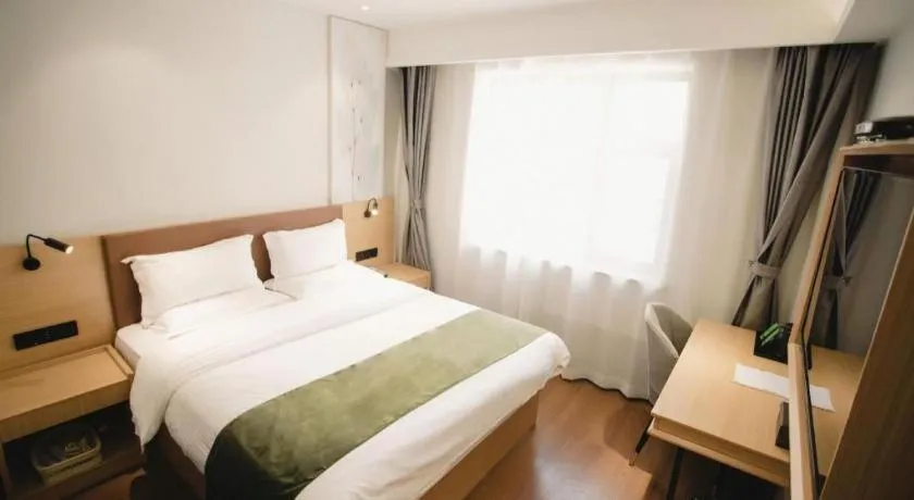 Bed in GreenTree Inn Express Datong High-Speed Railway Station Old City Wall