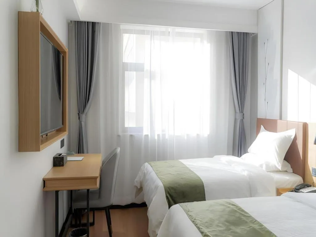 Bed in GreenTree Inn Express Datong High-Speed Railway Station Old City Wall