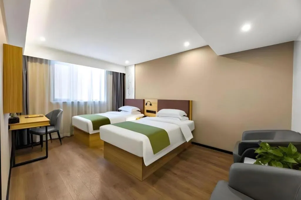 Bed in GreenTree Inn Express Datong High-Speed Railway Station Old City Wall