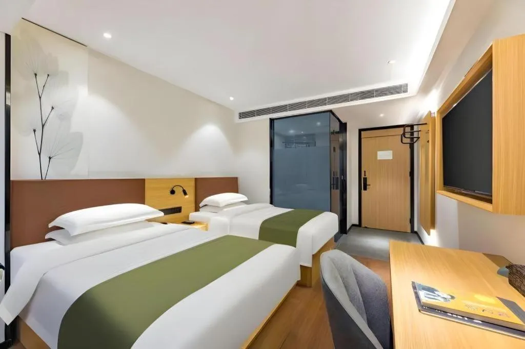 Bed in GreenTree Inn Express Datong High-Speed Railway Station Old City Wall