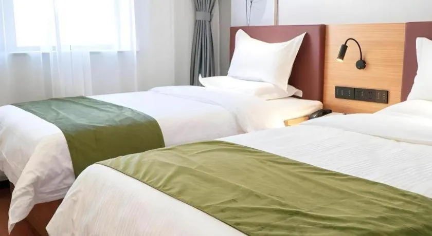 Bed in GreenTree Inn Express Datong High-Speed Railway Station Old City Wall