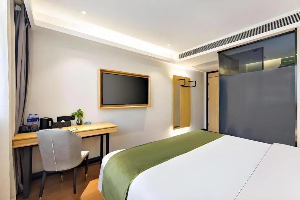 Bed in GreenTree Inn Express Datong High-Speed Railway Station Old City Wall