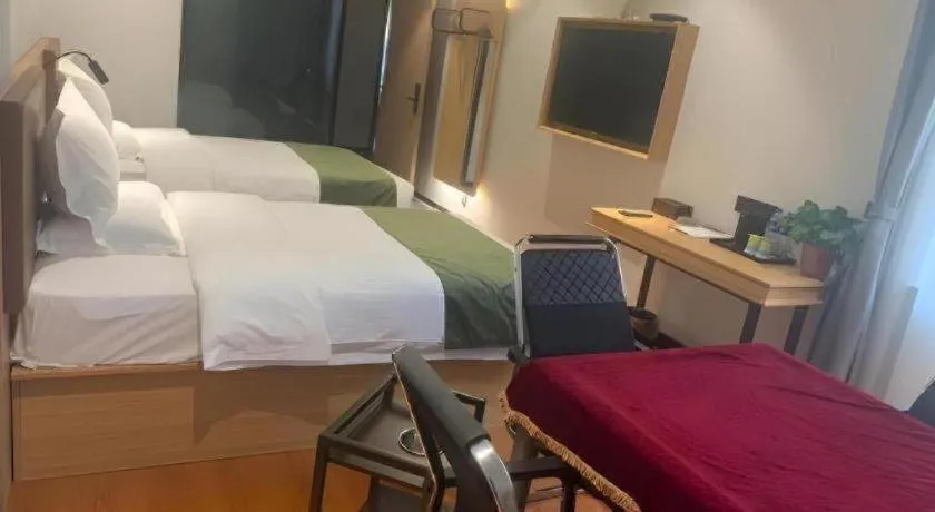 Bed in GreenTree Inn Express Datong High-Speed Railway Station Old City Wall