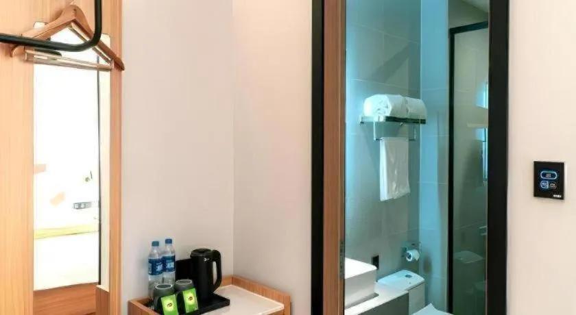 GreenTree Inn Express Datong High-Speed Railway Station Old City Wall