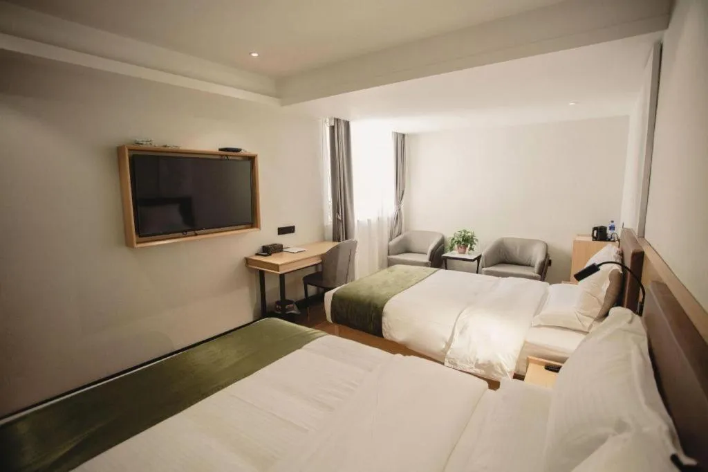 Bed in GreenTree Inn Express Datong High-Speed Railway Station Old City Wall