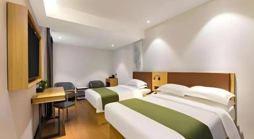 Bed in GreenTree Inn Express Datong High-Speed Railway Station Old City Wall