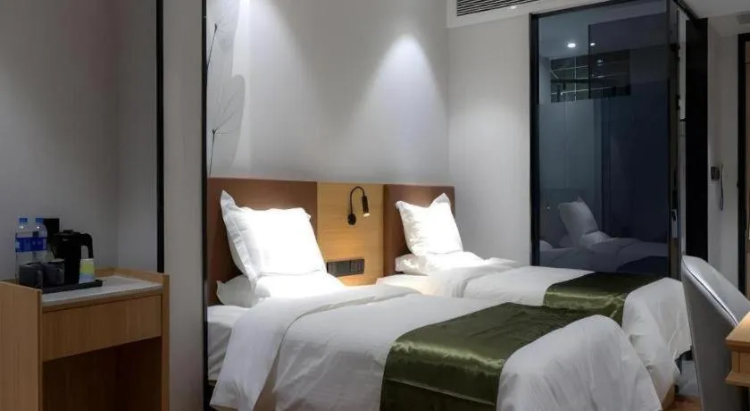 Bed in GreenTree Inn Express Datong High-Speed Railway Station Old City Wall