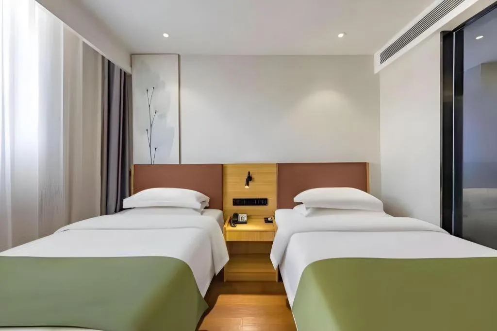 Bed in GreenTree Inn Express Datong High-Speed Railway Station Old City Wall