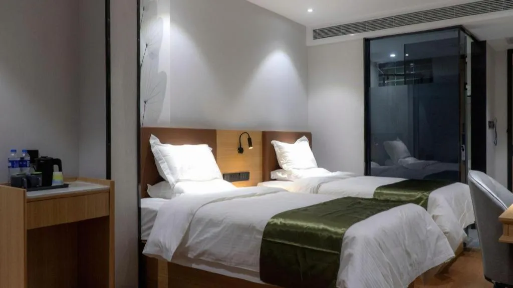 Bed in GreenTree Inn Express Datong High-Speed Railway Station Old City Wall