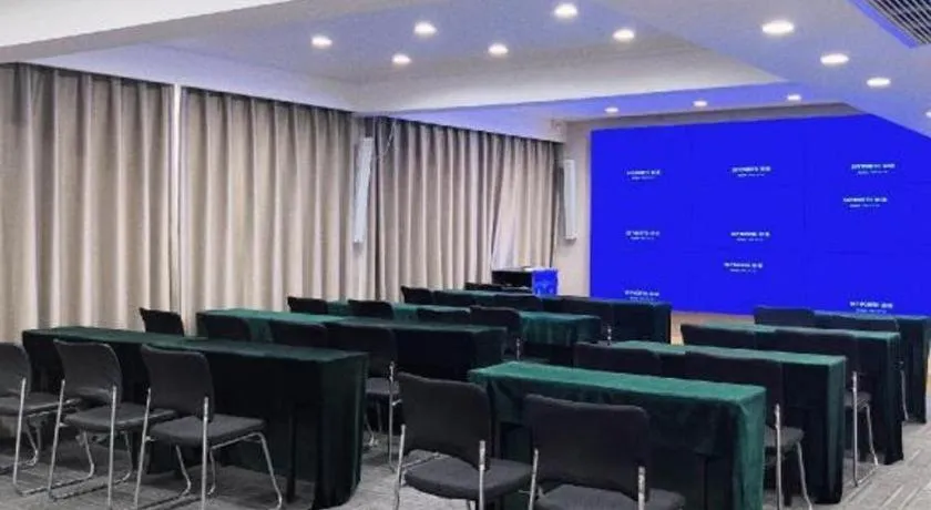 GreenTree Inn Luoyang Railway Station Wangfujing Wangcheng Park