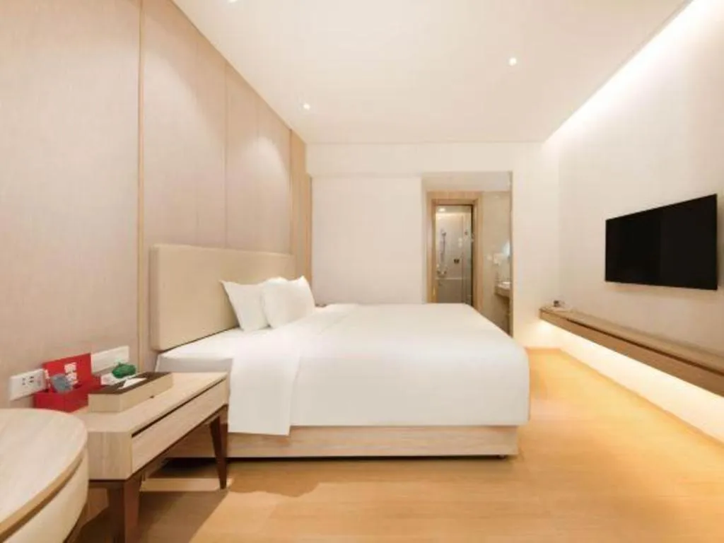 Bed in GreenTree Eastern Hotel Shenzhen Nanshan District Qianhai Free Trade Zone Lilin Metro Station
