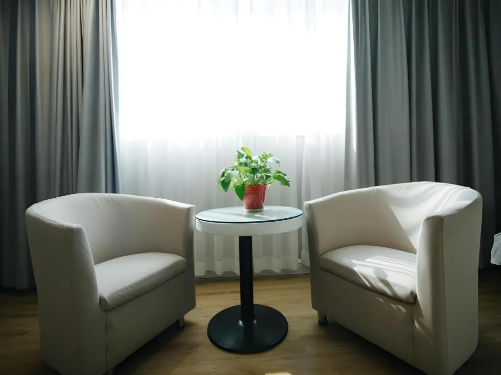 Shell Hotel Huaibei Jinying Plaza Long Distance Bus Station