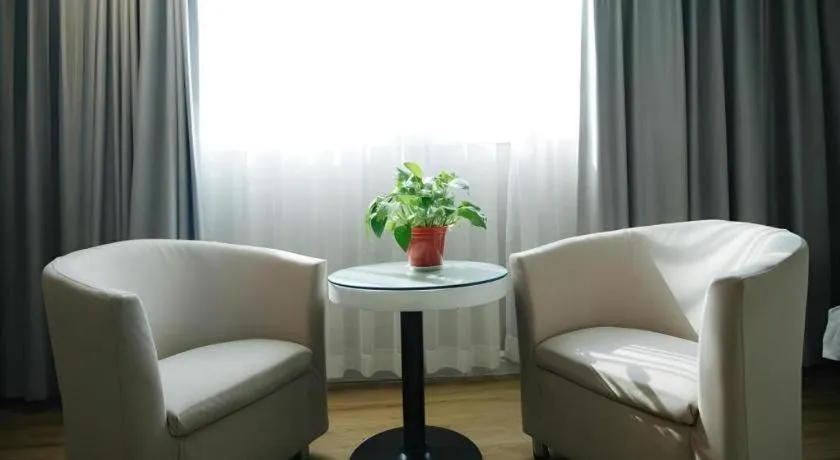 Shell Hotel Huaibei Jinying Plaza Long Distance Bus Station