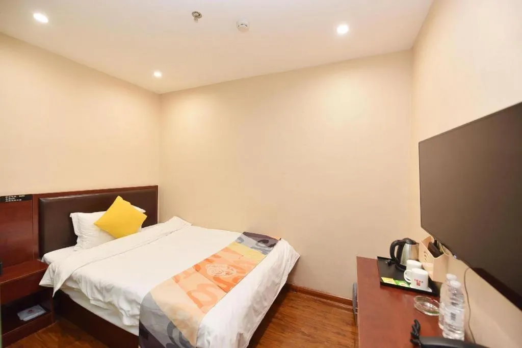 Bed in Shell Hotel Huainan Shou County Passenger Station Yaohai Grand Market