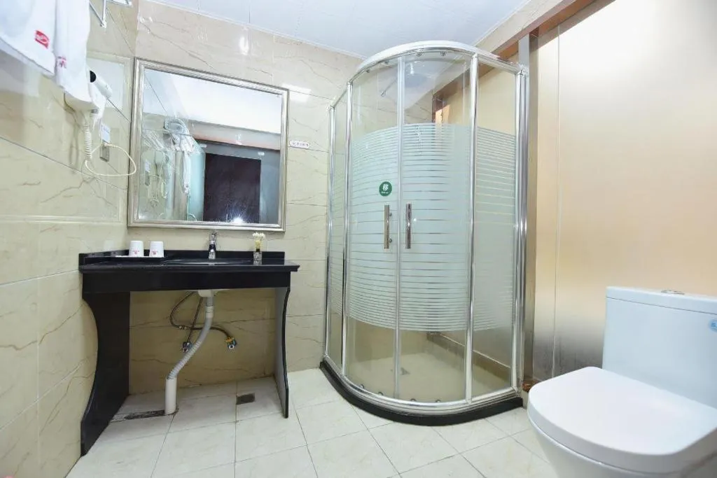 Shell Hotel Huainan Shou County Passenger Station Yaohai Grand Market