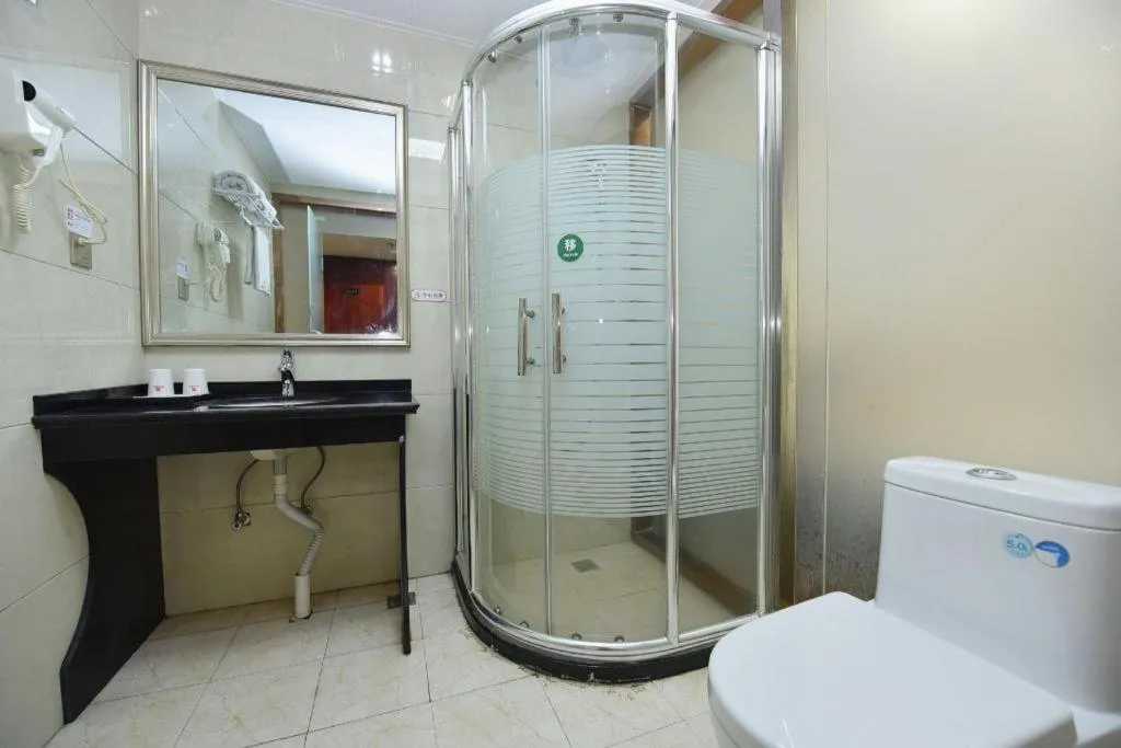 Shell Hotel Huainan Shou County Passenger Station Yaohai Grand Market